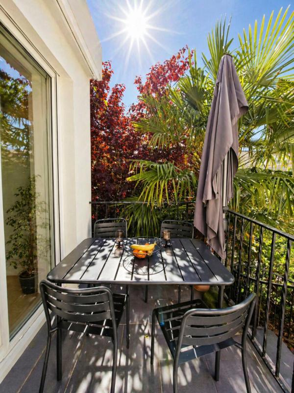 PUTEAUX 3 pièces avec terrasse et balcon filant. Dernier étage. Esprit maison.Puteaux 12