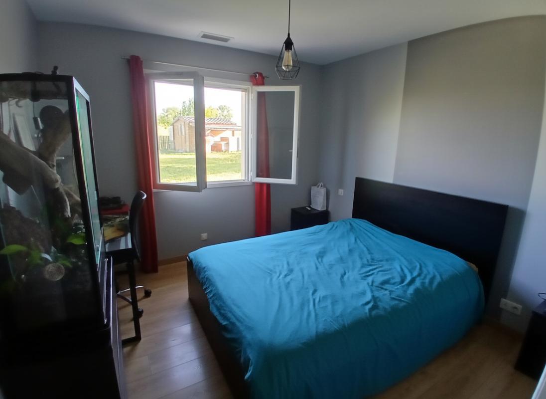 SIEURAC Maison de 115m², 6 pièces piscine et panneaux photovoltaïques 10