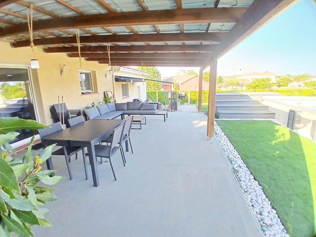 SIEURAC Maison de 115m², 6 pièces piscine et panneaux photovoltaïques 13