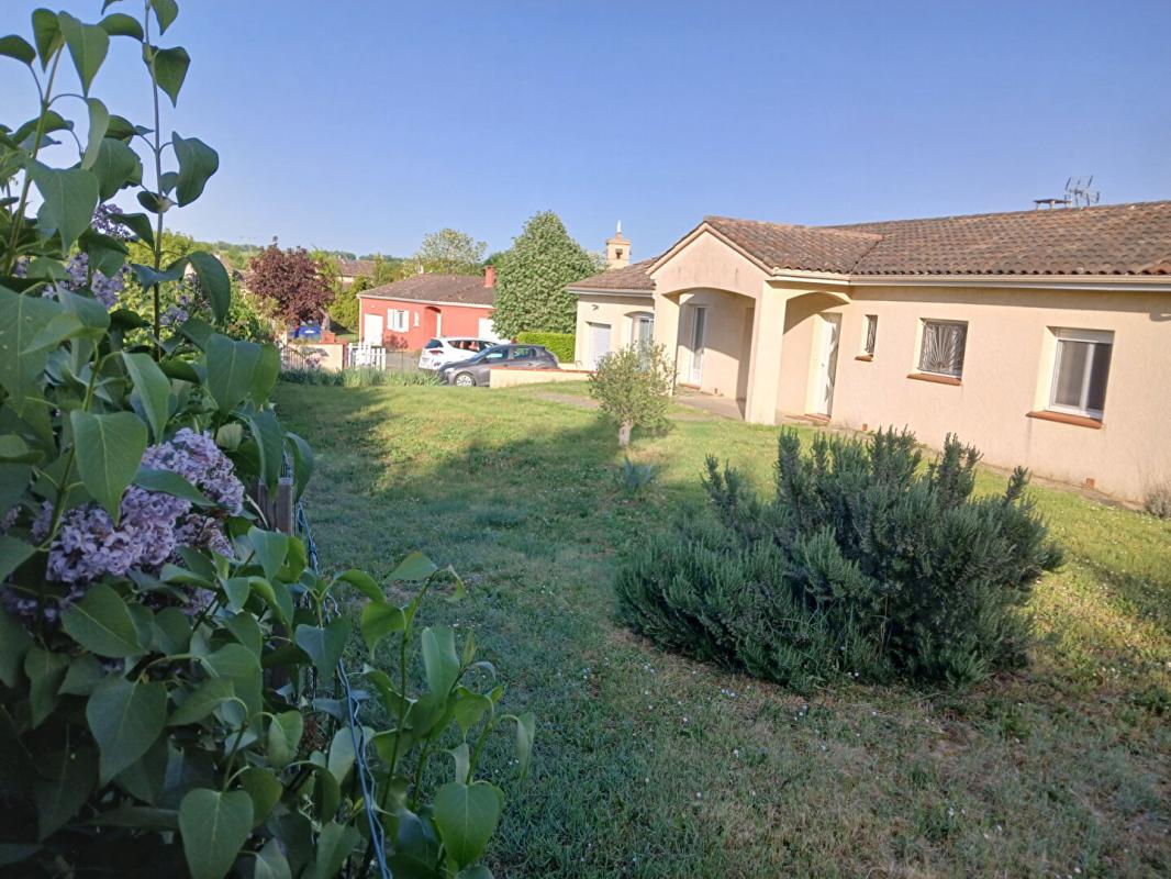 SIEURAC Maison de 115m², 6 pièces piscine et panneaux photovoltaïques 17