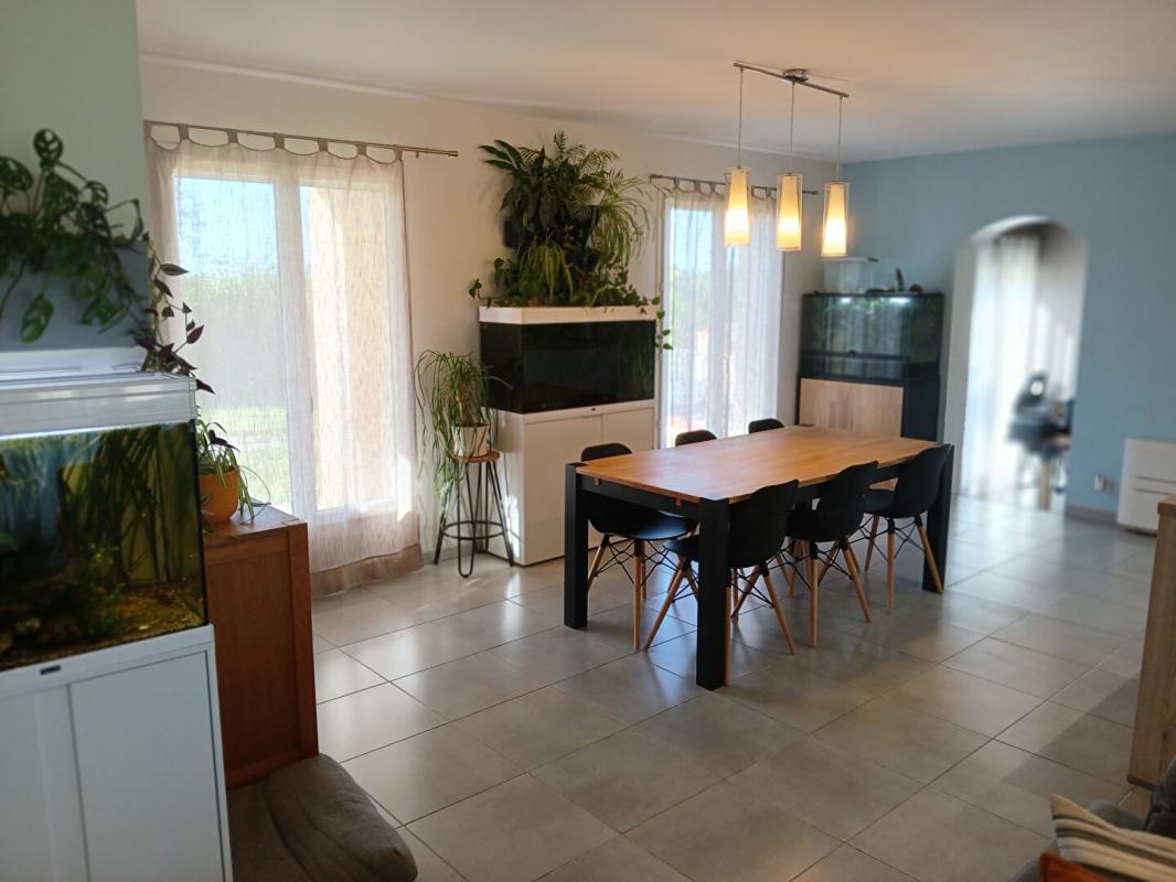 SIEURAC Maison de 115m², 6 pièces piscine et panneaux photovoltaïques 4