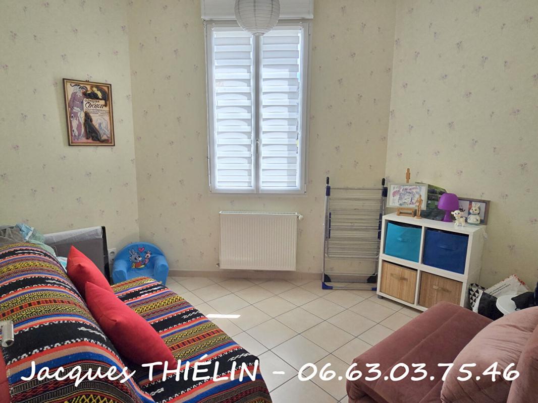 LONGUE-JUMELLES Maison familiale en hyper centre - 5 chambres, grand séjour et équipements récents 12