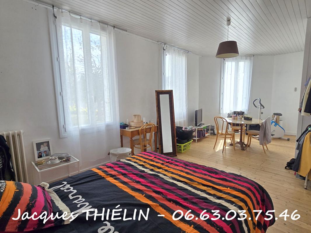 LONGUE-JUMELLES Maison familiale en hyper centre - 5 chambres, grand séjour et équipements récents 15