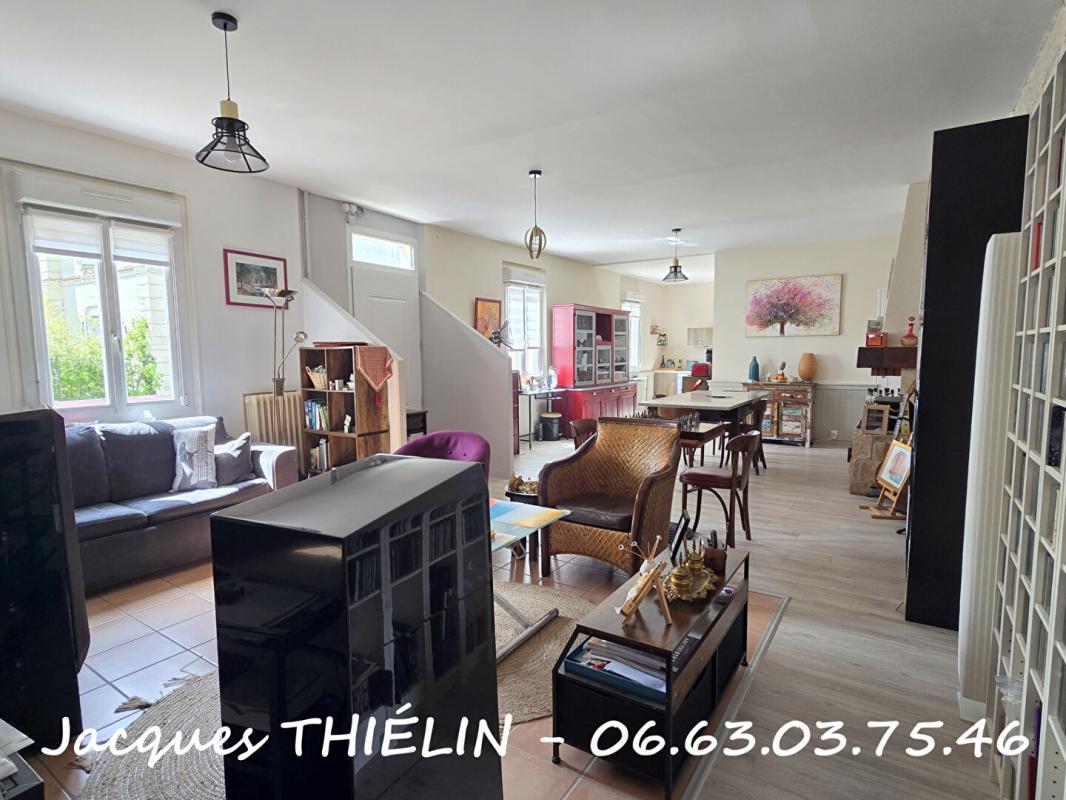 LONGUE-JUMELLES Maison familiale en hyper centre - 5 chambres, grand séjour et équipements récents 7