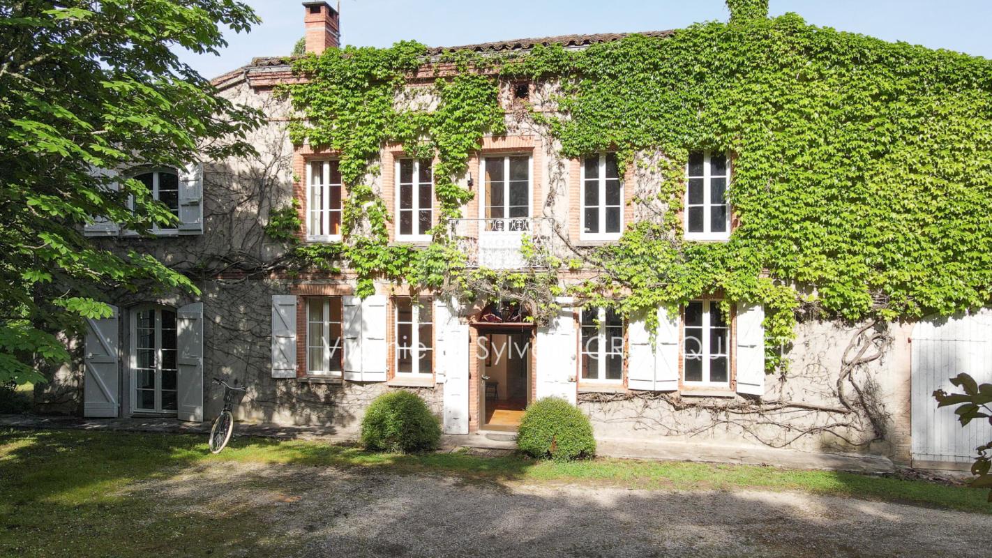 MONTASTRUC-LA-CONSEILLERE Maison de caractère Parc 1 ha centre Montastruc La Conseillère 293 m2 1