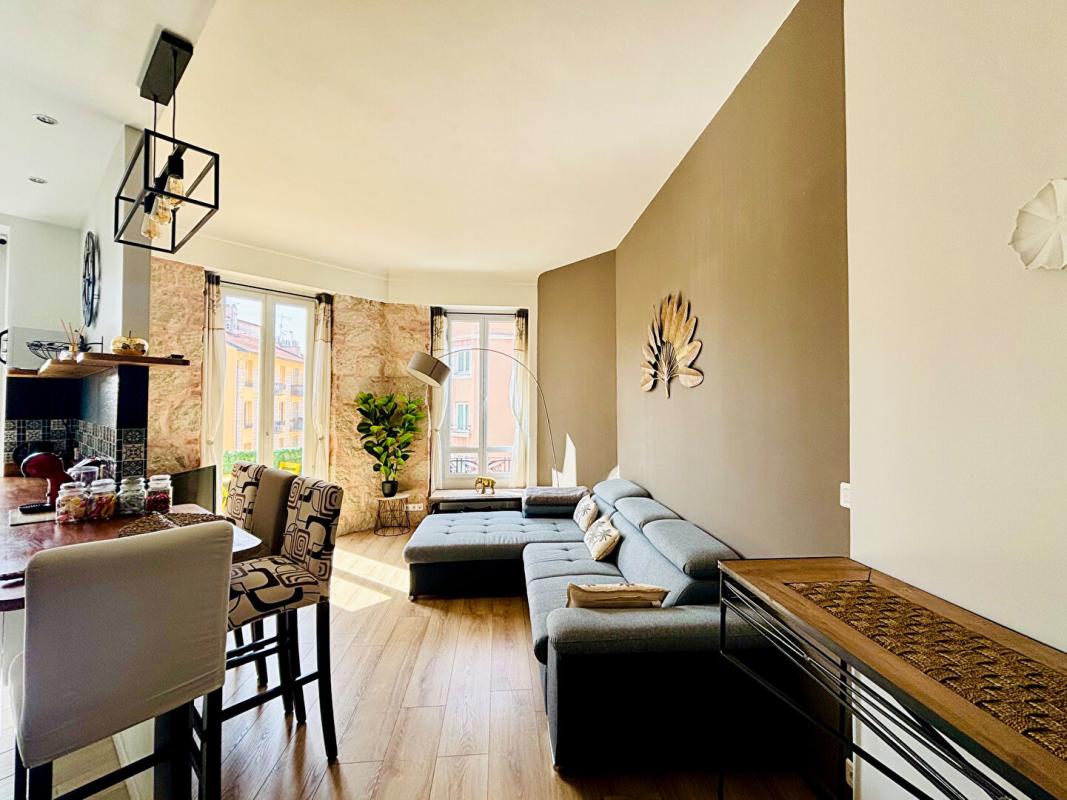 NICE Appartement Nice vieux port 2 pièces 45 m2 avec balcon 1