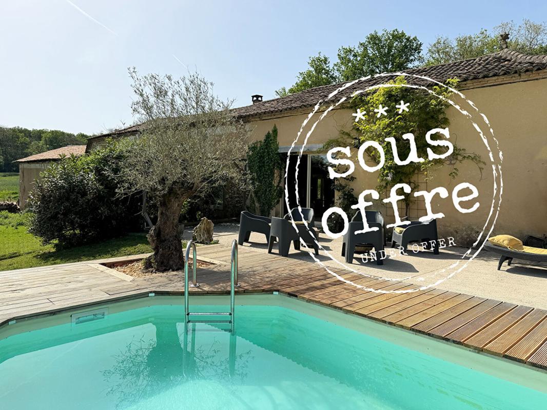 MARSALES Ancienne ferme rénovée avec piscine, vue dégagée et 6,6 hectares 1