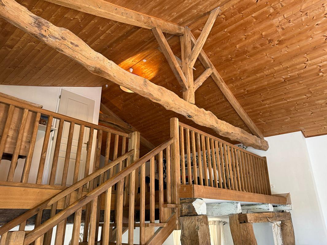 MARSALES Ancienne ferme rénovée avec piscine, vue dégagée et 6,6 hectares 9