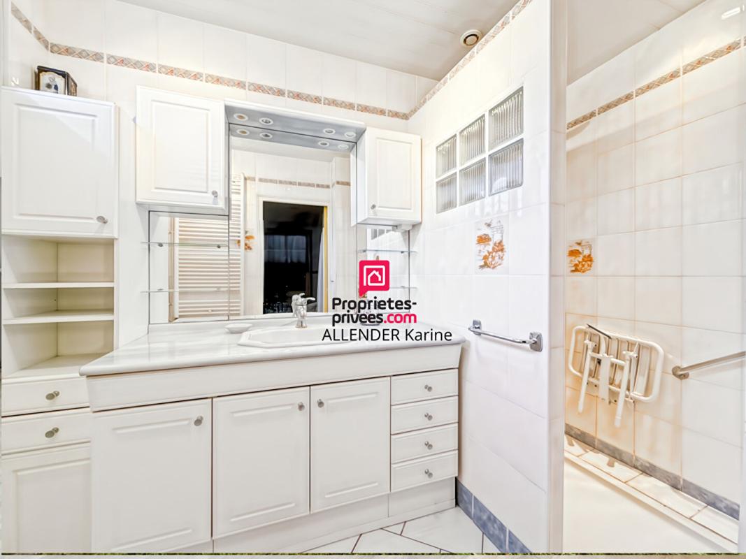 VILLENEUVE-L'ARCHEVEQUE Maison Villeneuve L Archeveque 4 pièce(s) 107 m2 3