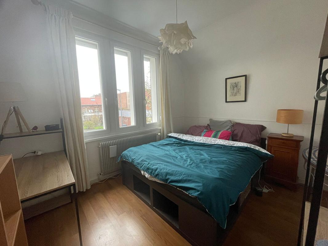 LILLE Maison individuelle  à Lille, 4 chambres, 2 salle de bains , jardin + Garage secteur Eurasanté 5