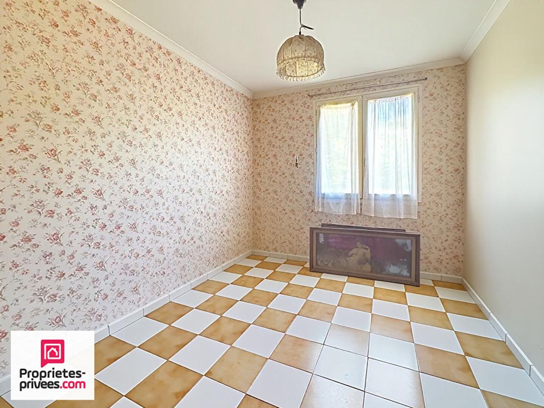 RIANS Rians VILLA T4 avec garage sur 1610 m² terrain plat et clos 11