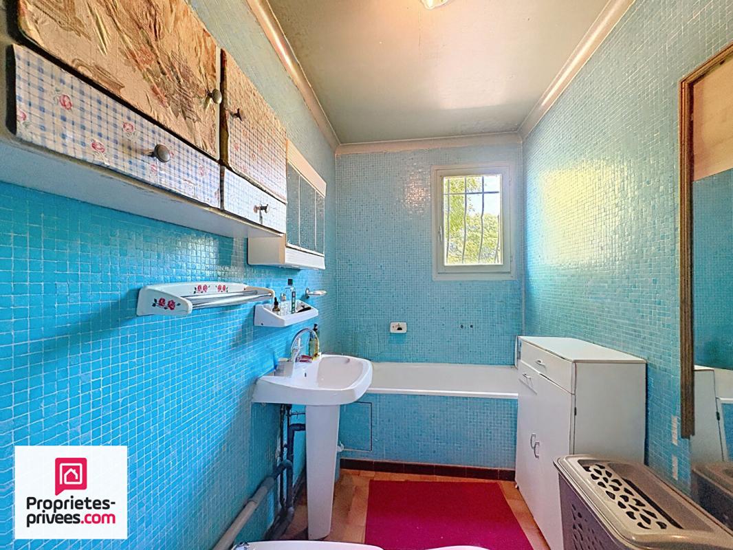 RIANS Rians VILLA T4 avec garage sur 1610 m² terrain plat et clos 12