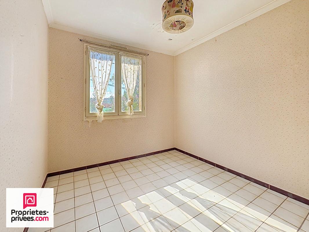 RIANS Rians VILLA T4 avec garage sur 1610 m² terrain plat et clos 14