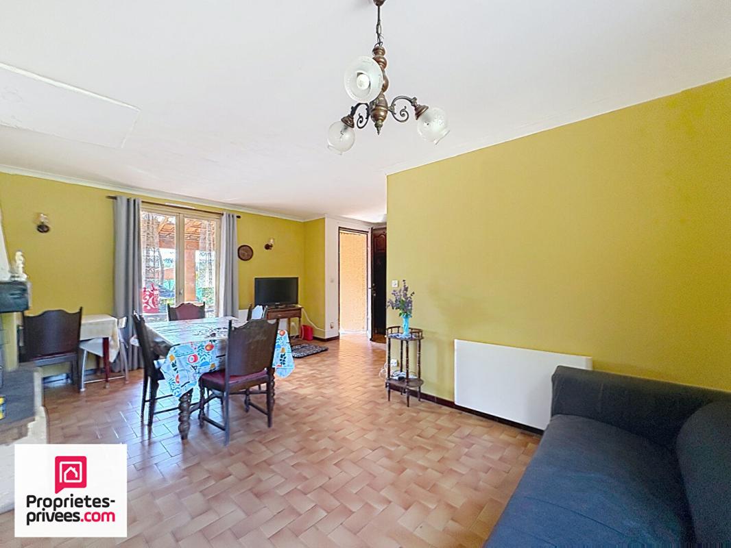 RIANS Rians VILLA T4 avec garage sur 1610 m² terrain plat et clos 8