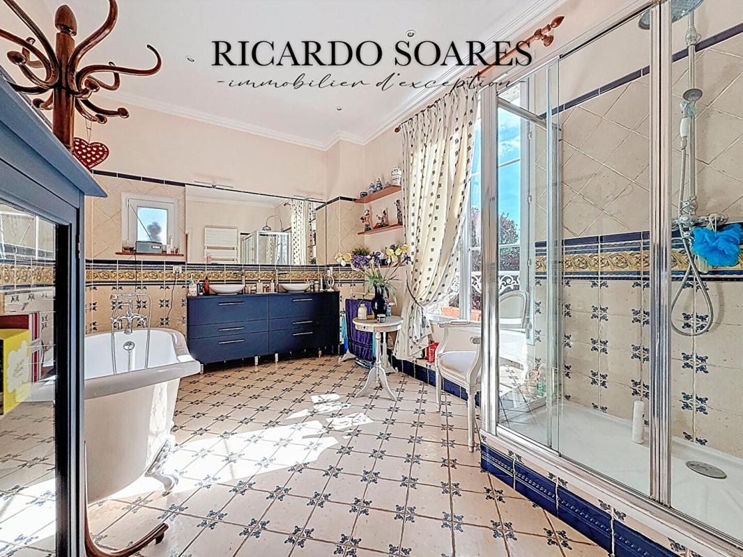 SACY-LE-GRAND 60700 SACY-LE-GRAND / ÉLÉGANTE MAISON DE MAITRE DU XIXe SIÈCLE / 278 m² / 11 PIÈCES / TERRAIN 3700 m² 12