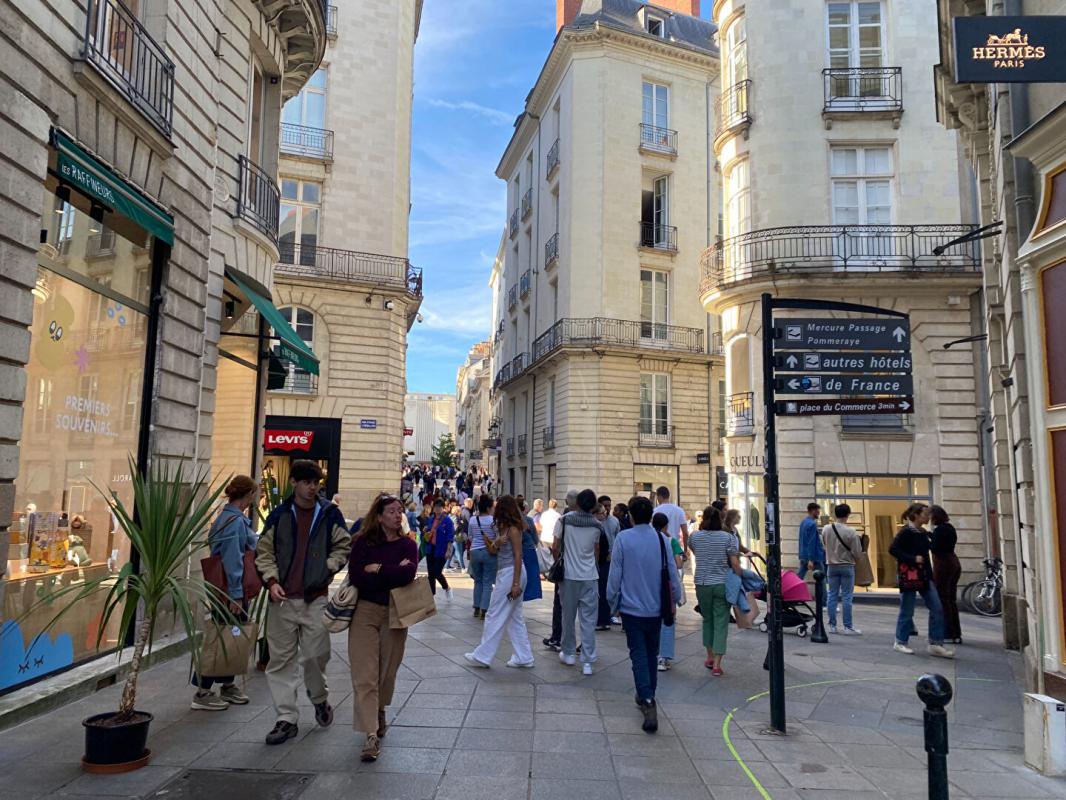 NANTES NANTES CENTRE - LOCATION  LOCAL COMMERCIAL PMR 80 m² 2