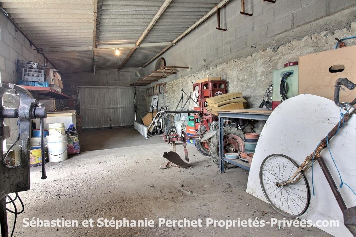 PATAY Beau potentiel ! Maison en pierre - 102 m² - 2 chambres -Terrain 3 547 m² - Garages 10