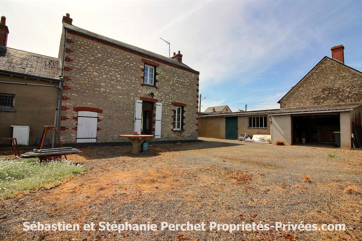 PATAY Beau potentiel ! Maison en pierre - 102 m² - 2 chambres -Terrain 3 547 m² - Garages 2