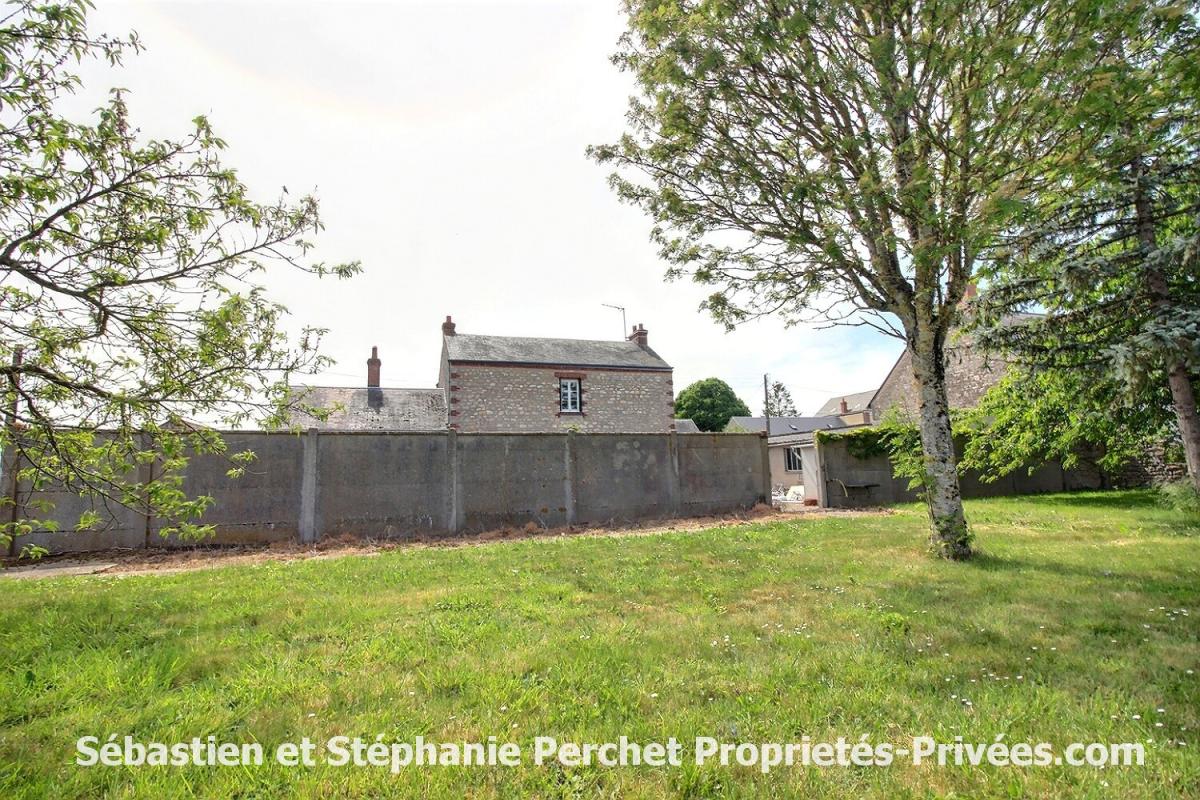 PATAY Beau potentiel ! Maison en pierre - 102 m² - 2 chambres -Terrain 3 547 m² - Garages 3