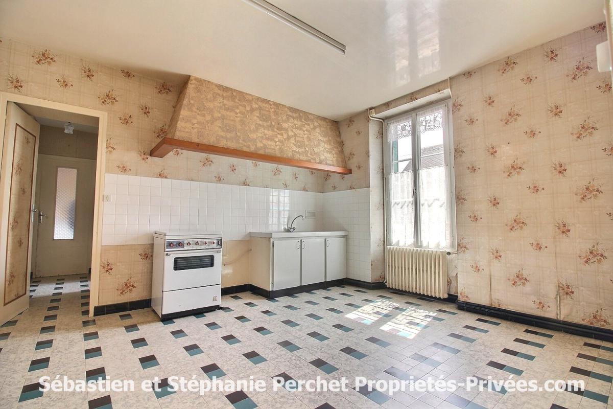 PATAY Beau potentiel ! Maison en pierre - 102 m² - 2 chambres -Terrain 3 547 m² - Garages 5