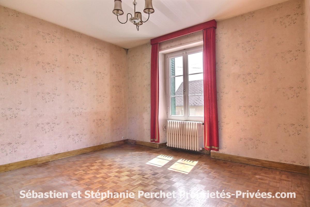 PATAY Beau potentiel ! Maison en pierre - 102 m² - 2 chambres -Terrain 3 547 m² - Garages 7
