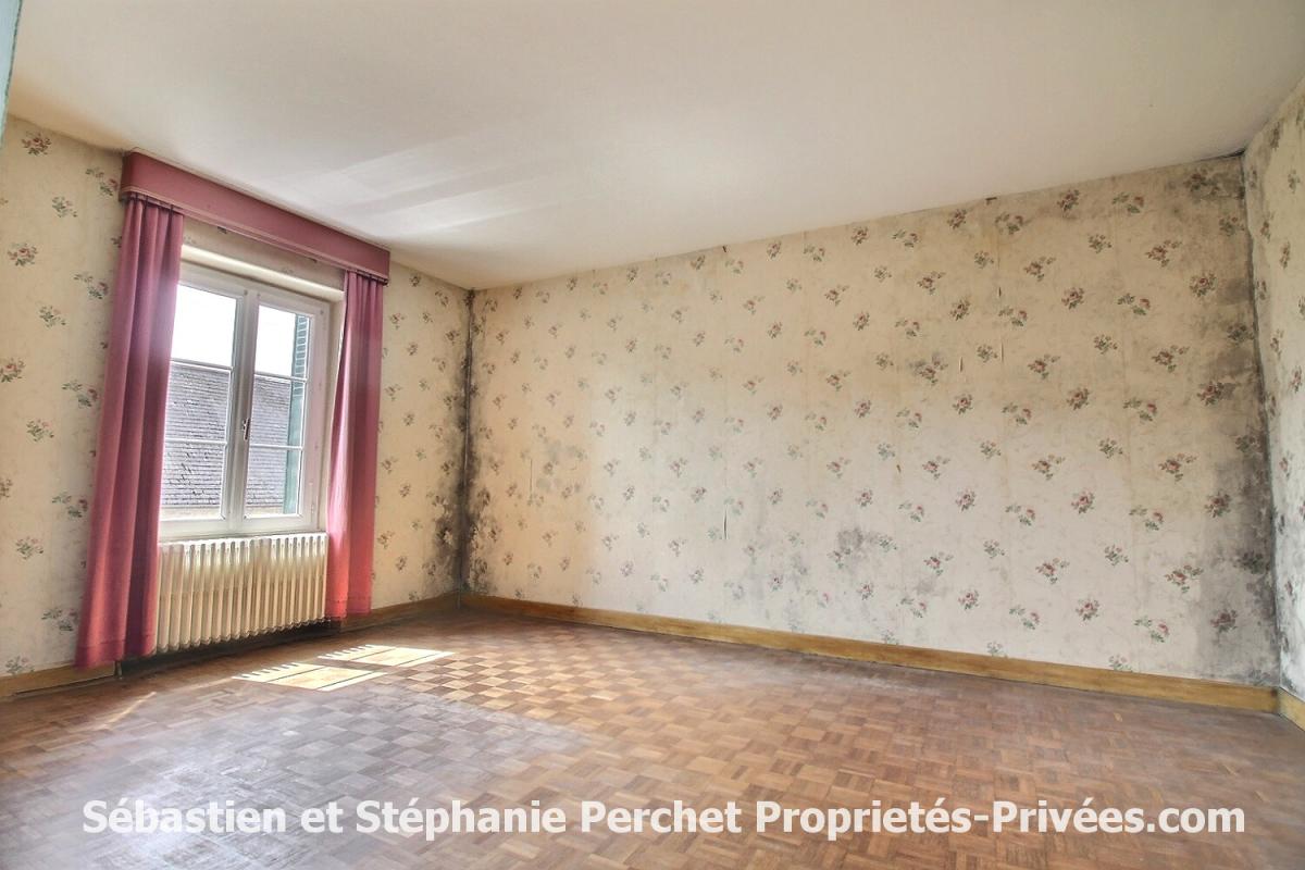 PATAY Beau potentiel ! Maison en pierre - 102 m² - 2 chambres -Terrain 3 547 m² - Garages 9