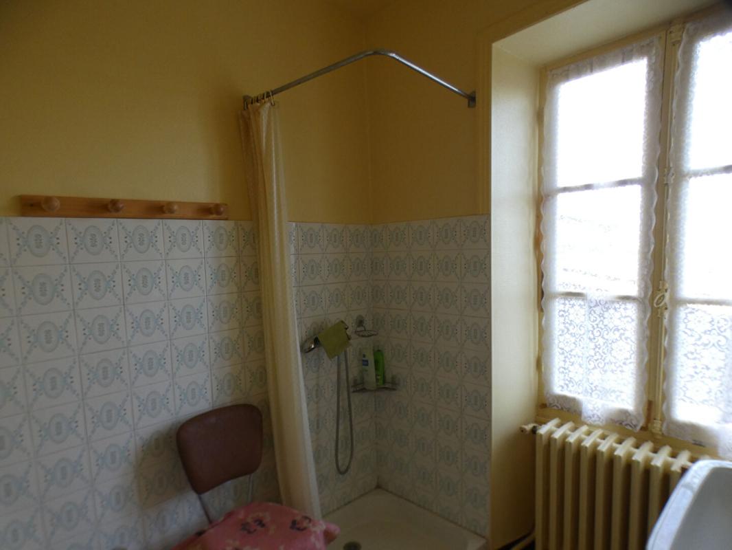 VILLAC Villac maison en pierre avec 5 800 m² de terrain et  deux grand batiment (210 m² et 95 m²) 10