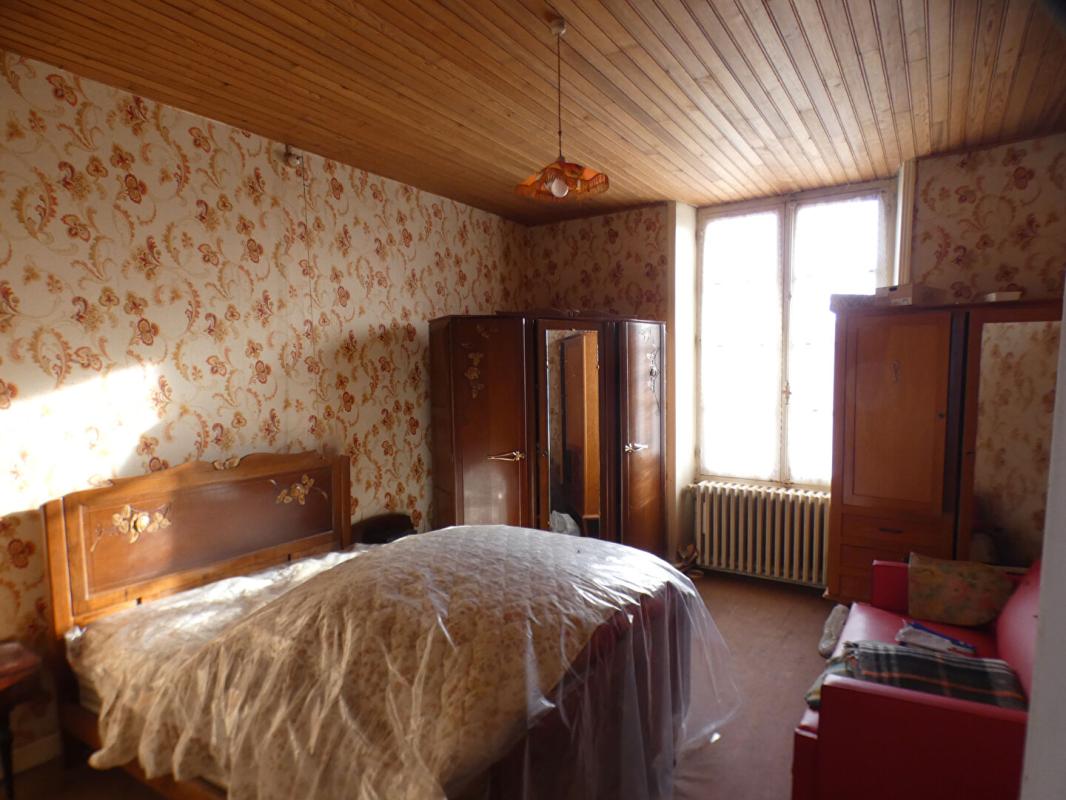 VILLAC Villac maison en pierre avec 5 800 m² de terrain et  deux grand batiment (210 m² et 95 m²) 6