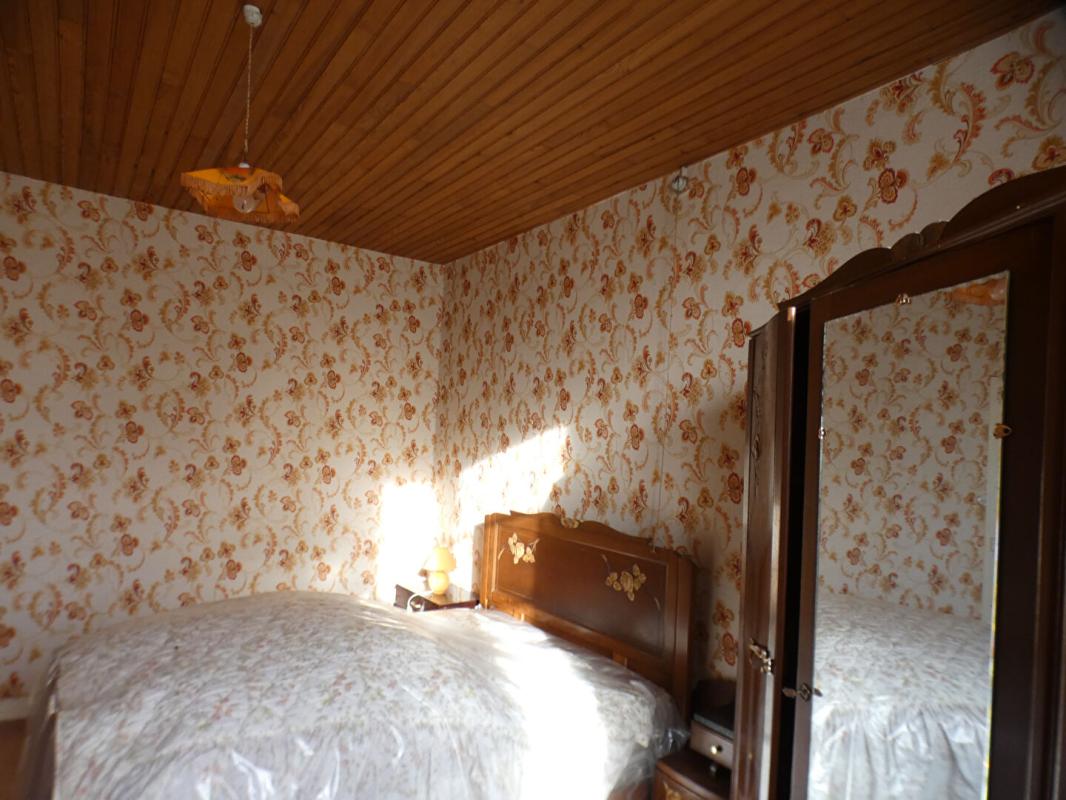 VILLAC Villac maison en pierre avec 5 800 m² de terrain et  deux grand batiment (210 m² et 95 m²) 7