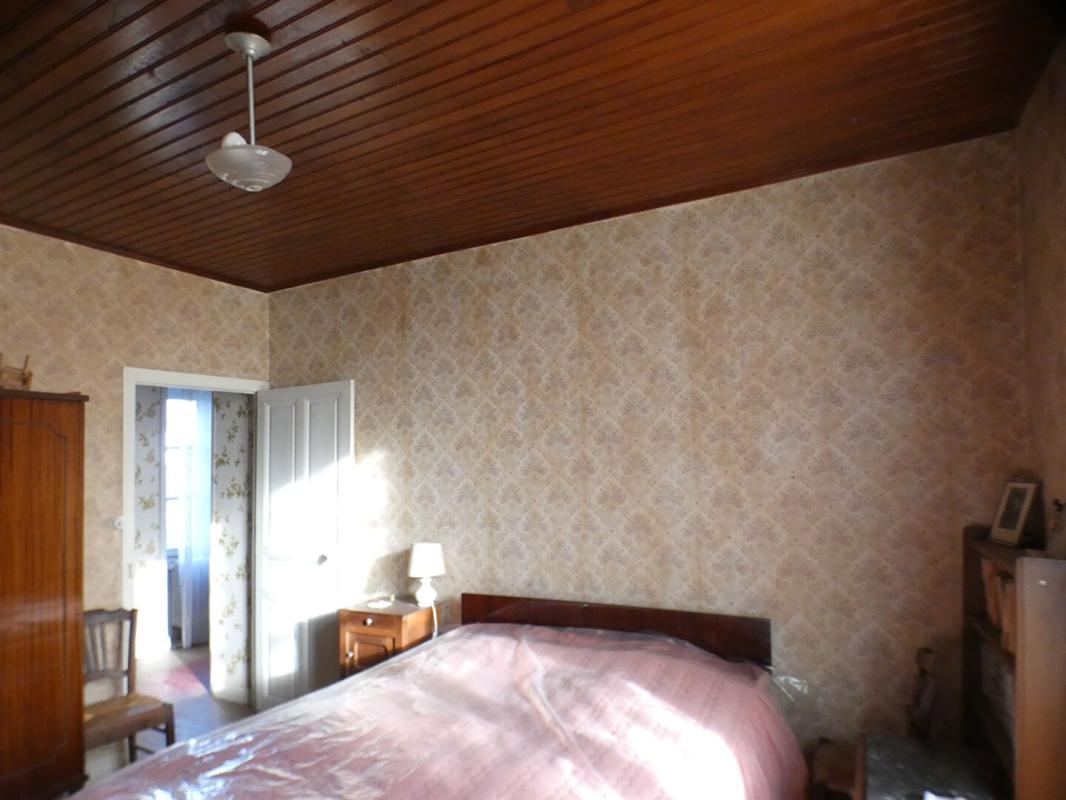 VILLAC Villac maison en pierre avec 5 800 m² de terrain et  deux grand batiment (210 m² et 95 m²) 8