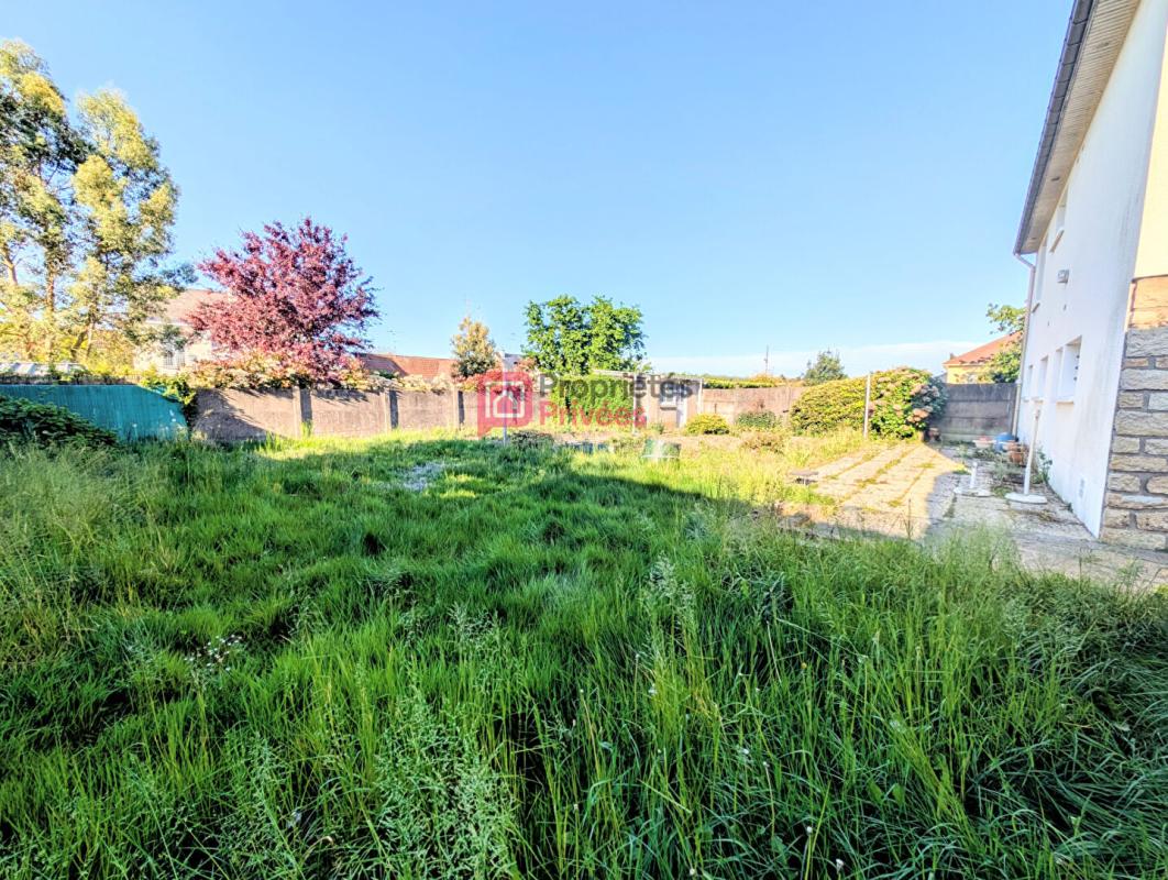 SAINT-BERTHEVIN Maison familiale avec balcon, jardin et fort potentiel ? À rénover 10