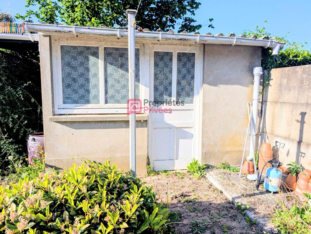 SAINT-BERTHEVIN Maison familiale avec balcon, jardin et fort potentiel ? À rénover 11