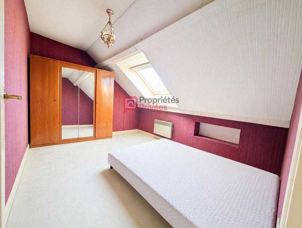 SAINT-BERTHEVIN Maison familiale avec balcon, jardin et fort potentiel ? À rénover 4