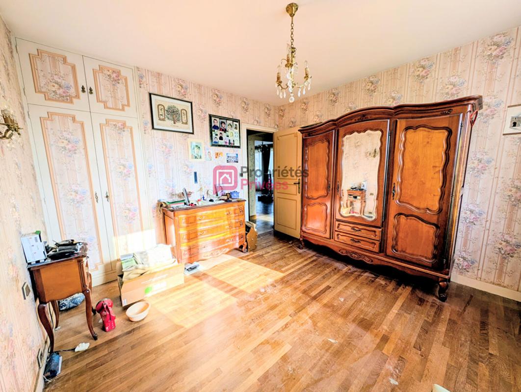 SAINT-BERTHEVIN Maison familiale avec balcon, jardin et fort potentiel ? À rénover 7