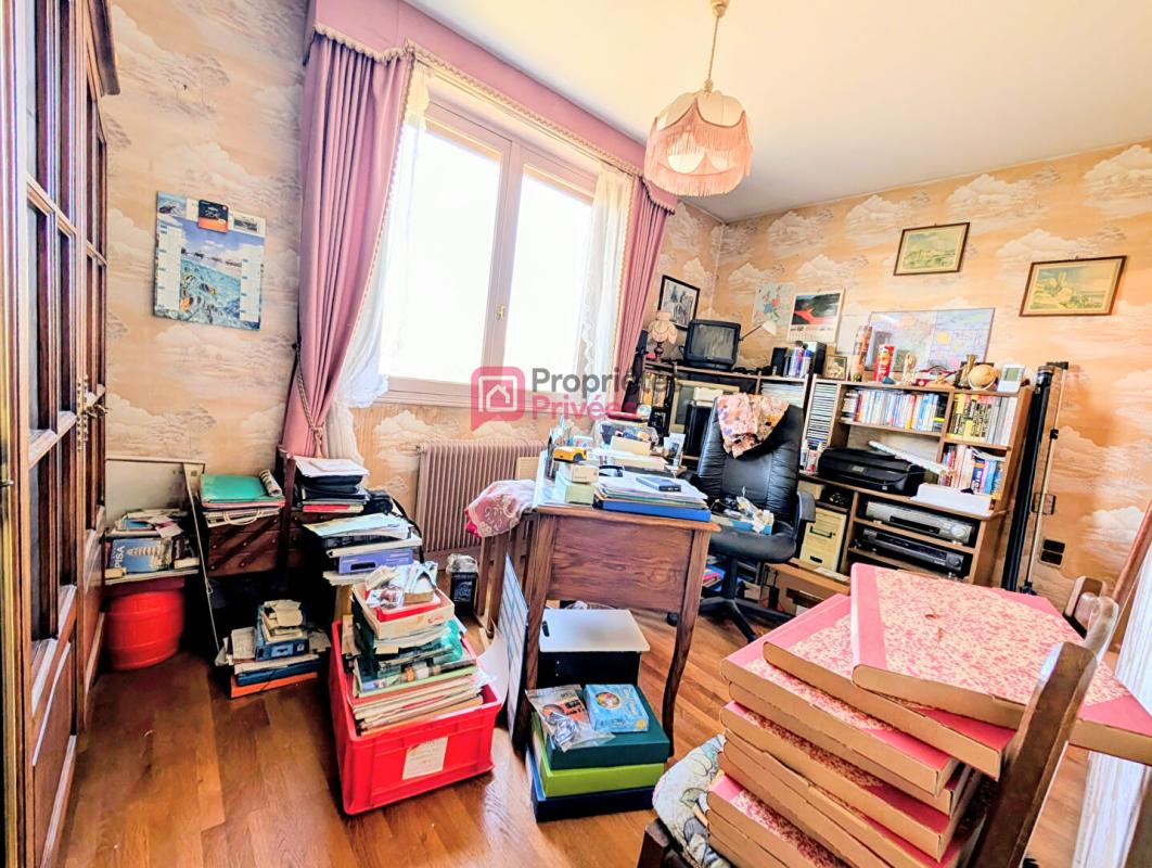 SAINT-BERTHEVIN Maison familiale avec balcon, jardin et fort potentiel ? À rénover 8