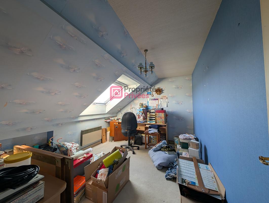 SAINT-BERTHEVIN Maison familiale avec balcon, jardin et fort potentiel ? À rénover 9