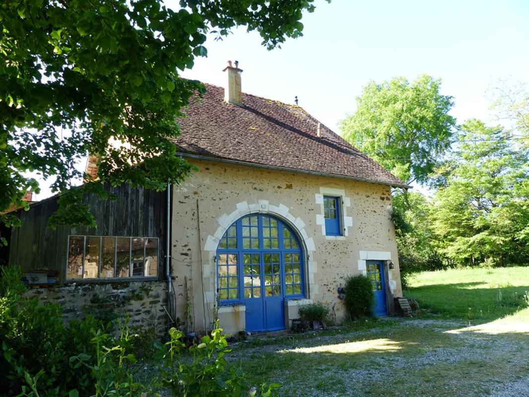 SAINT-AMAND-EN-PUISAYE Maison 3 pièce(s) 148 m2 avec atelier Viager Occupé 1