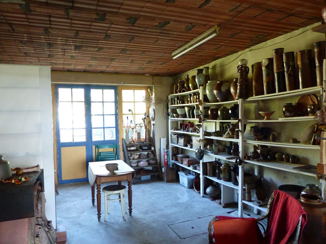 SAINT-AMAND-EN-PUISAYE Maison 3 pièce(s) 148 m2 avec atelier Viager Occupé 12
