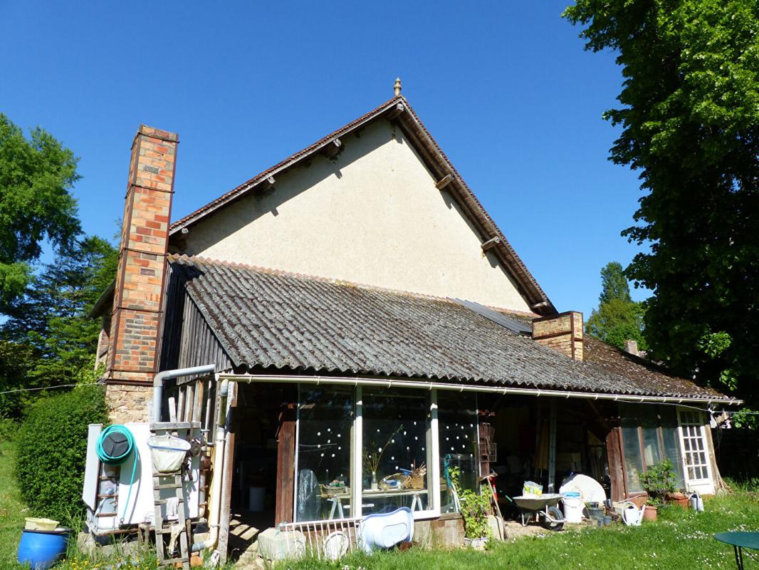 SAINT-AMAND-EN-PUISAYE Maison 3 pièce(s) 148 m2 avec atelier Viager Occupé 17