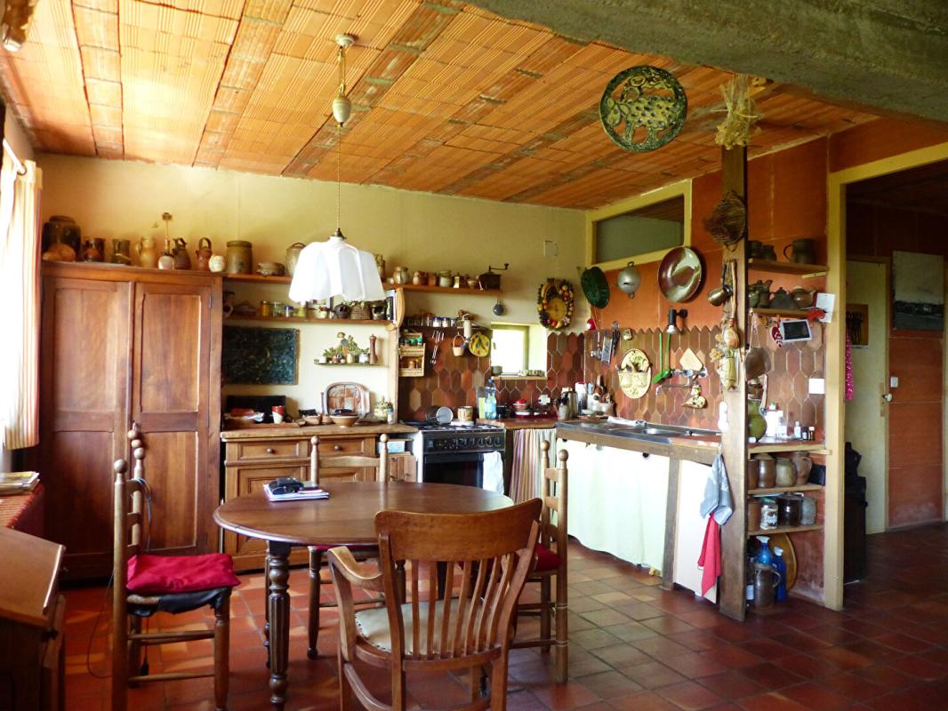 SAINT-AMAND-EN-PUISAYE Maison 3 pièce(s) 148 m2 avec atelier Viager Occupé 5