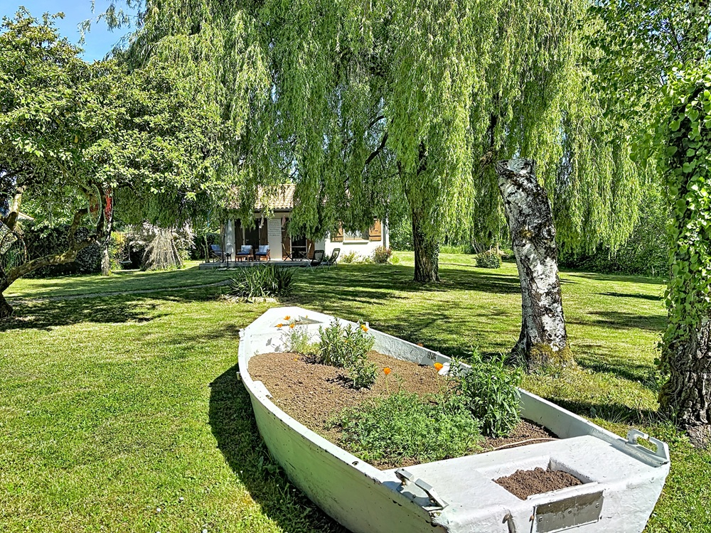 ARCAIS Petite maison meublée en bord de Sèvre - Charme bucolique & ponton privatif 1