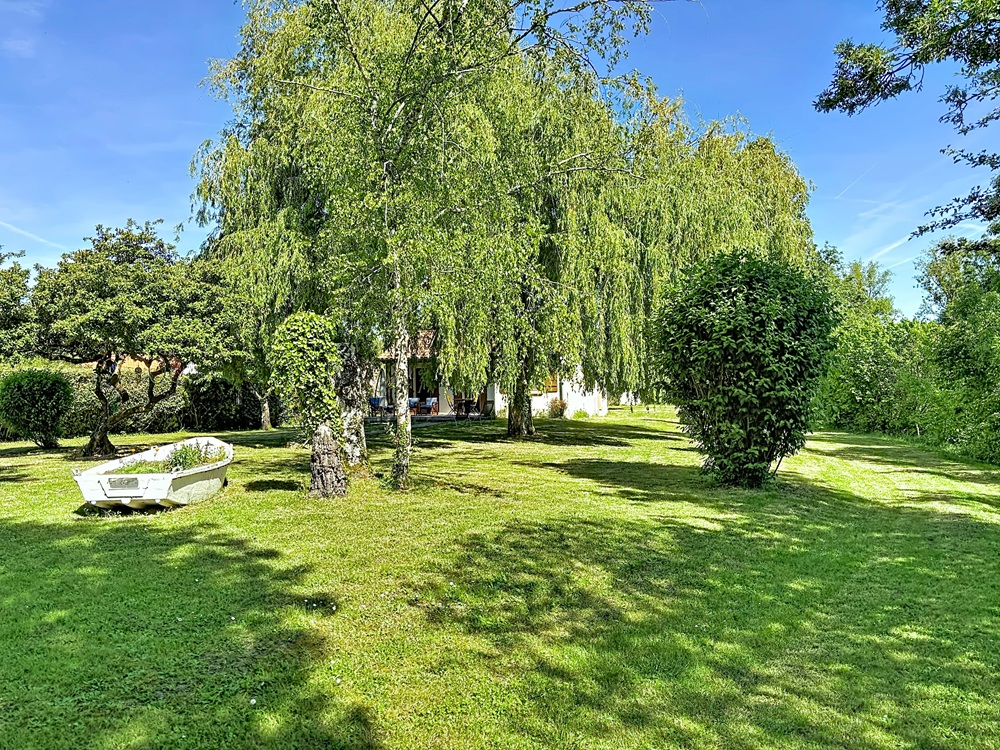 ARCAIS Petite maison meublée en bord de Sèvre - Charme bucolique & ponton privatif 15
