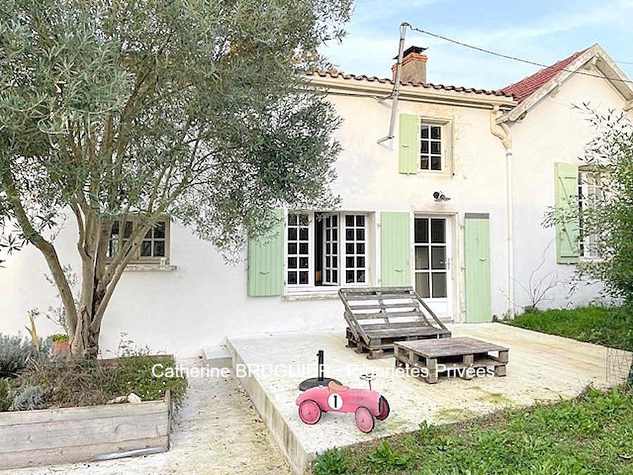 LA RONDE Maison de charme rénovée 162 m2, 4 chambres, grand jardin 1