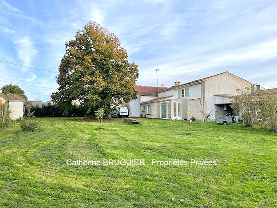 LA RONDE Maison de charme rénovée 162 m2, 4 chambres, grand jardin 10