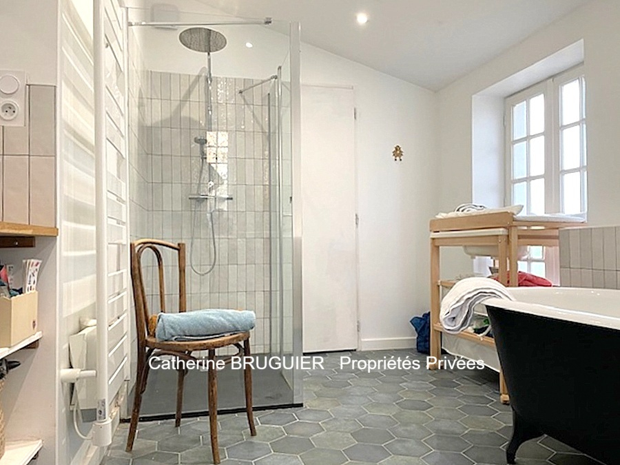 LA RONDE Maison de charme rénovée 162 m2, 4 chambres, grand jardin 11