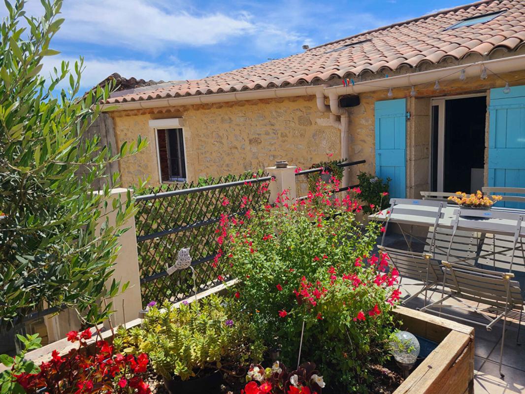 UZES Maison de village rénovée en pierres avec bassin 1