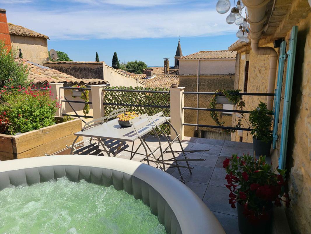 UZES Maison de village rénovée en pierres avec bassin 10