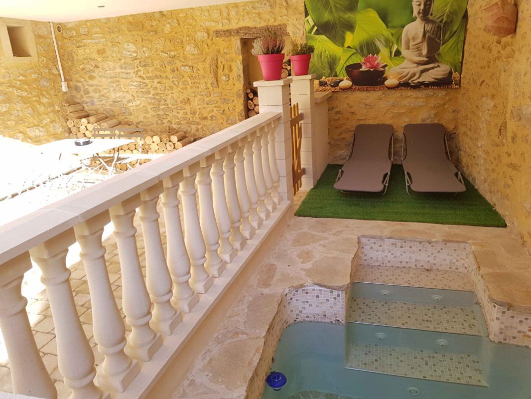 UZES Maison de village rénovée en pierres avec bassin 2