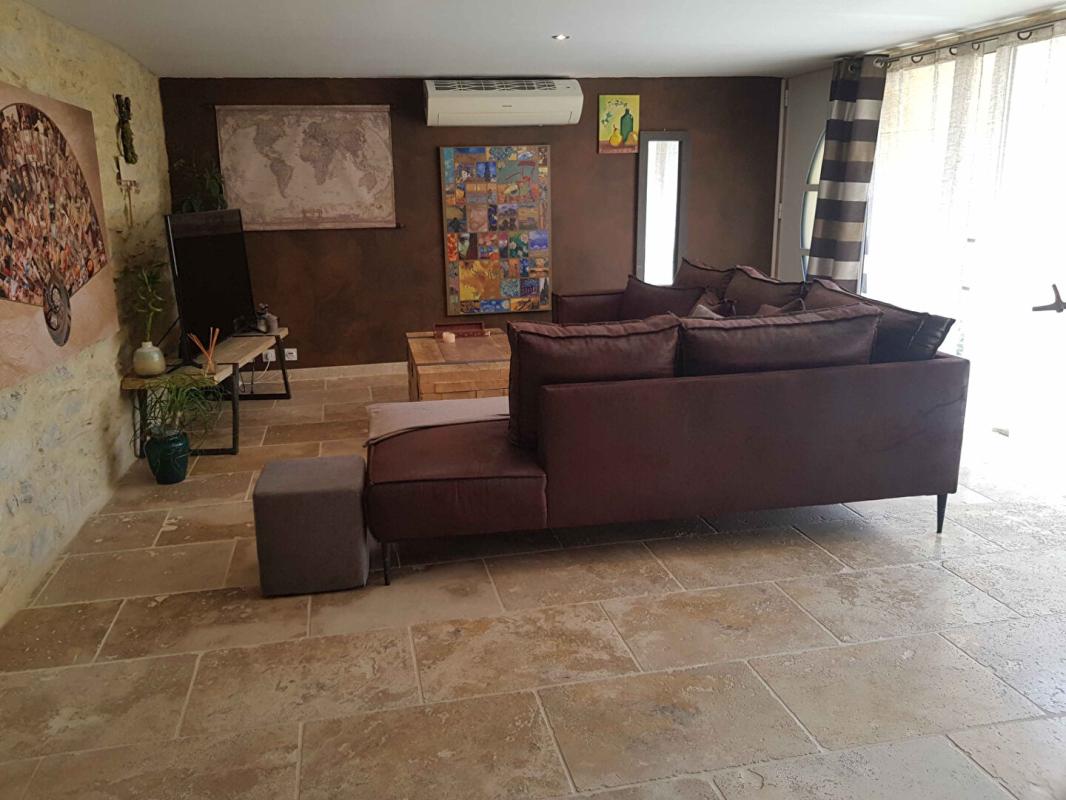 UZES Maison de village rénovée en pierres avec bassin 9