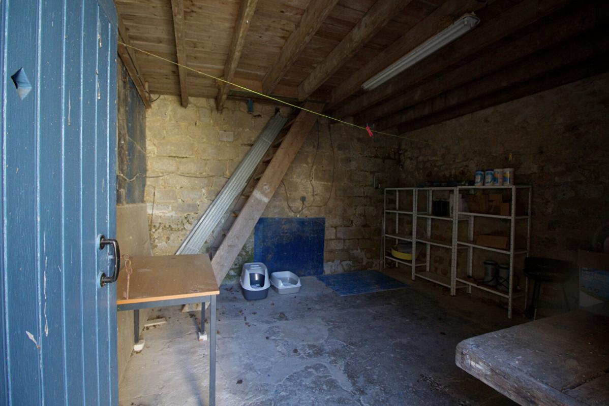 SOISSONS Maison rénovée avec dépendance et cour close - Charme, volumes et potentiel 17